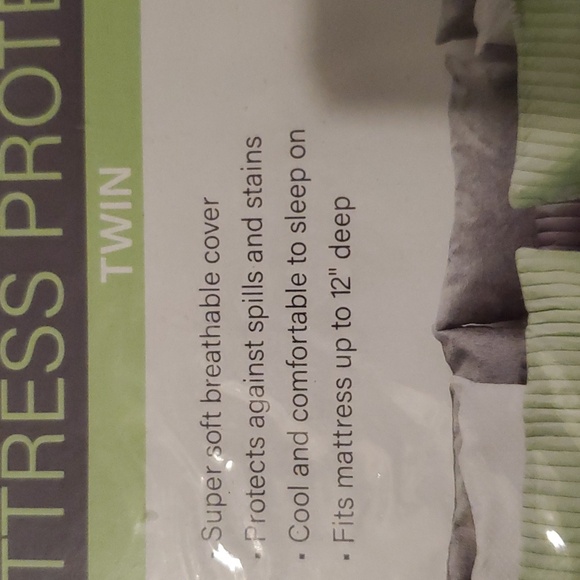 Waterproof zippered mattress protector TWIN - Picture 2 of 4
